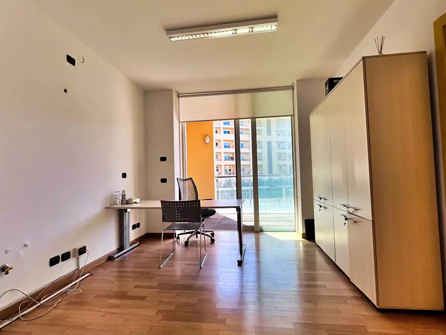 Immagine 11 di Ufficio in affitto  in Piazza Guido Rossa a Savona