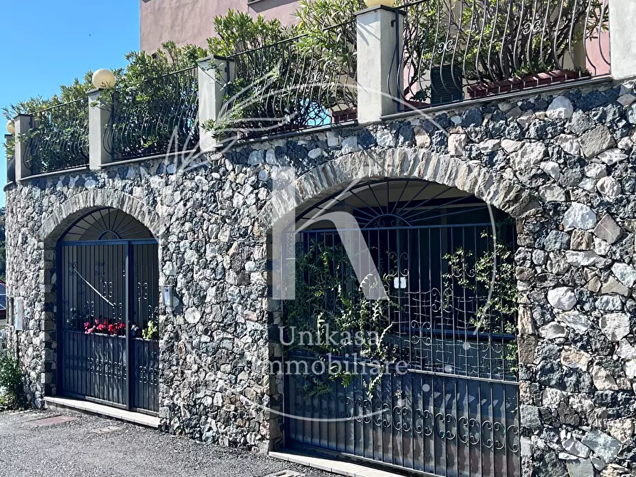 Immagine 49 di Quadrilocale in vendita  in Via Poggio del Sole Superiore 11 a Albissola Marina