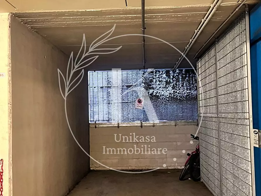 Immagine 2 di Garage in vendita  in Piazza Guido Rossa 1r a Savona