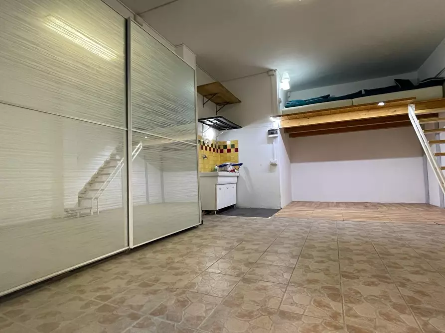 Immagine 12 di Garage in vendita  in Via Privata Olivetta a Savona