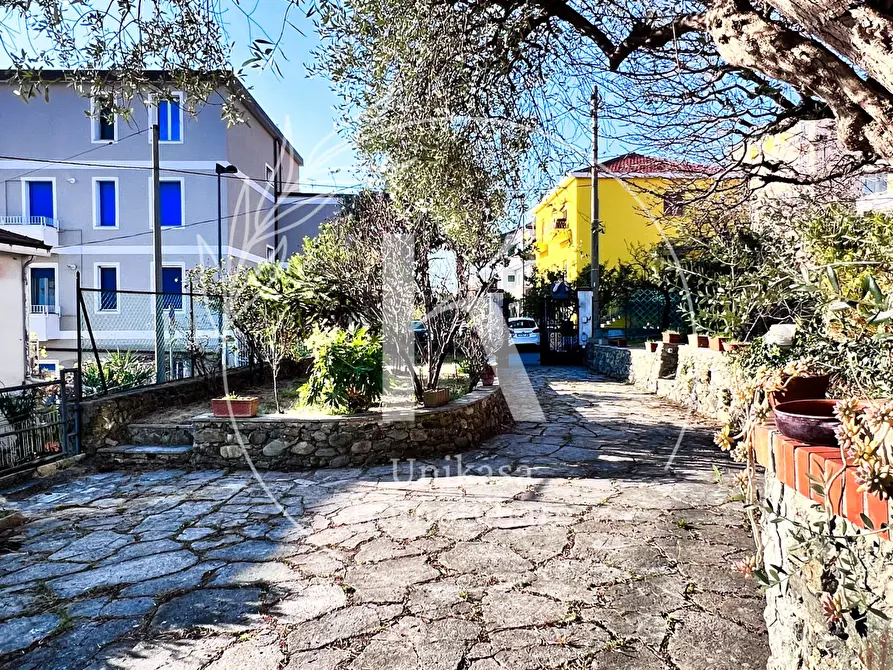 Immagine 21 di Villa in vendita  in Via Bellavista 12 a Savona