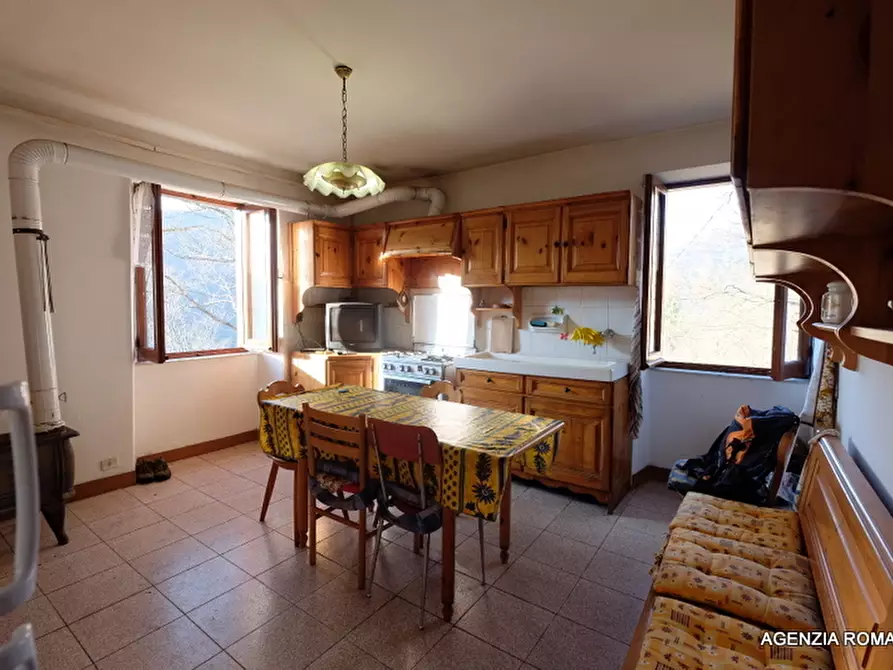 Immagine 5 di Rustico / casale in vendita  a Urbe