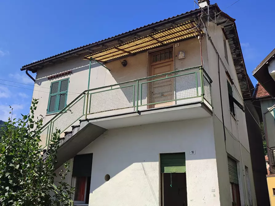 Immagine 1 di Porzione di casa in vendita  in Via Stefano Ramorino 16 a Urbe