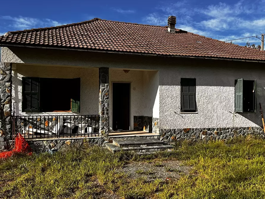 Immagine 2 di Villa in vendita  in Via Quai 6 a Urbe