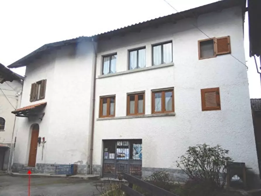 Immagine 1 di Villa in vendita  in Frazione Uccelli 27 a Caprile