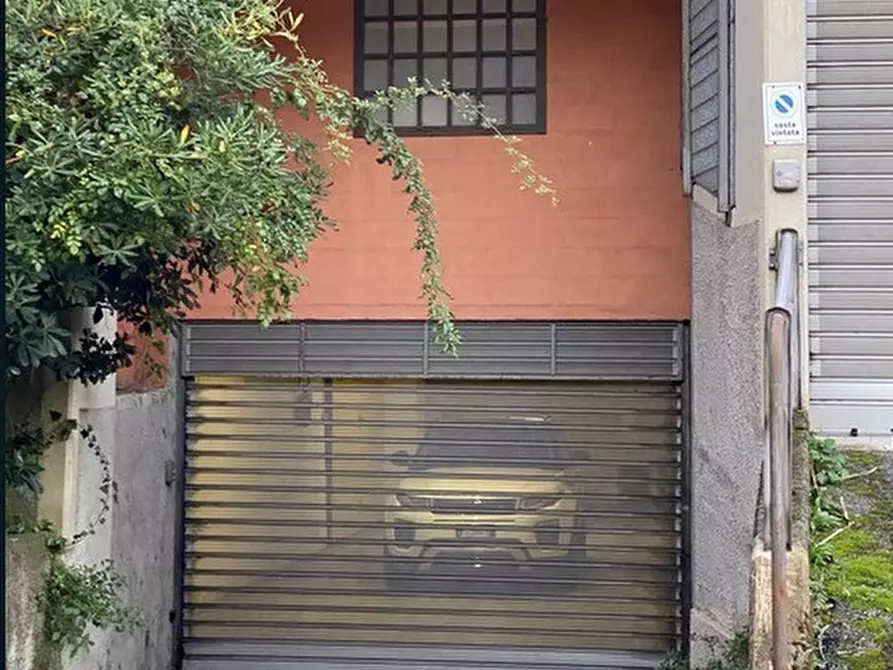 Immagine 5 di Garage in vendita  in Lungotorrente Verde 10 R a Genova