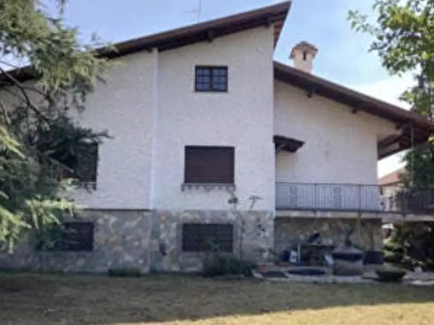 Immagine 1 di Villa in vendita  in Via Antonio Stoppani 3 a Parabiago