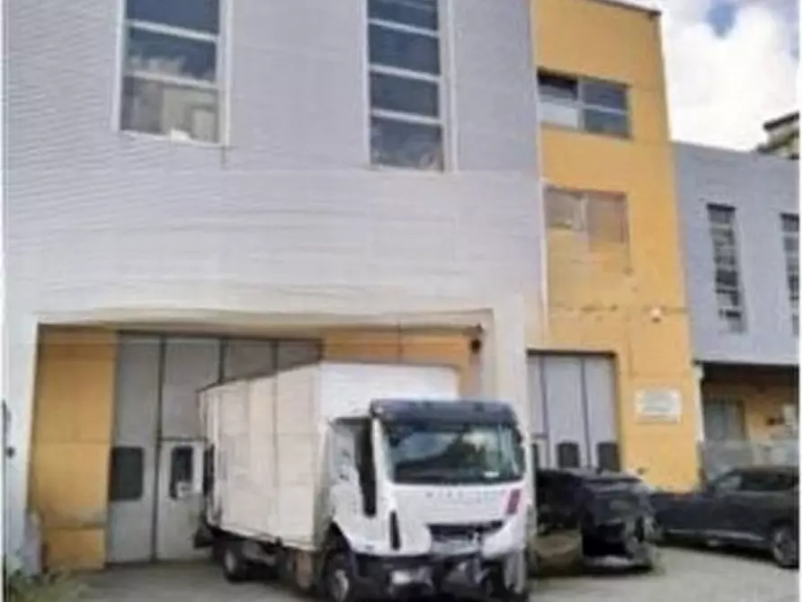 Immagine 7 di Attività artigianale in vendita  in Via Valletta San Cristoforo C a Savona