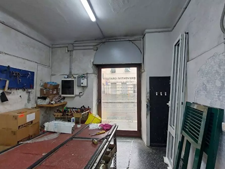 Immagine 4 di Locale commerciale in vendita  in Via Teglia 107 R a Genova