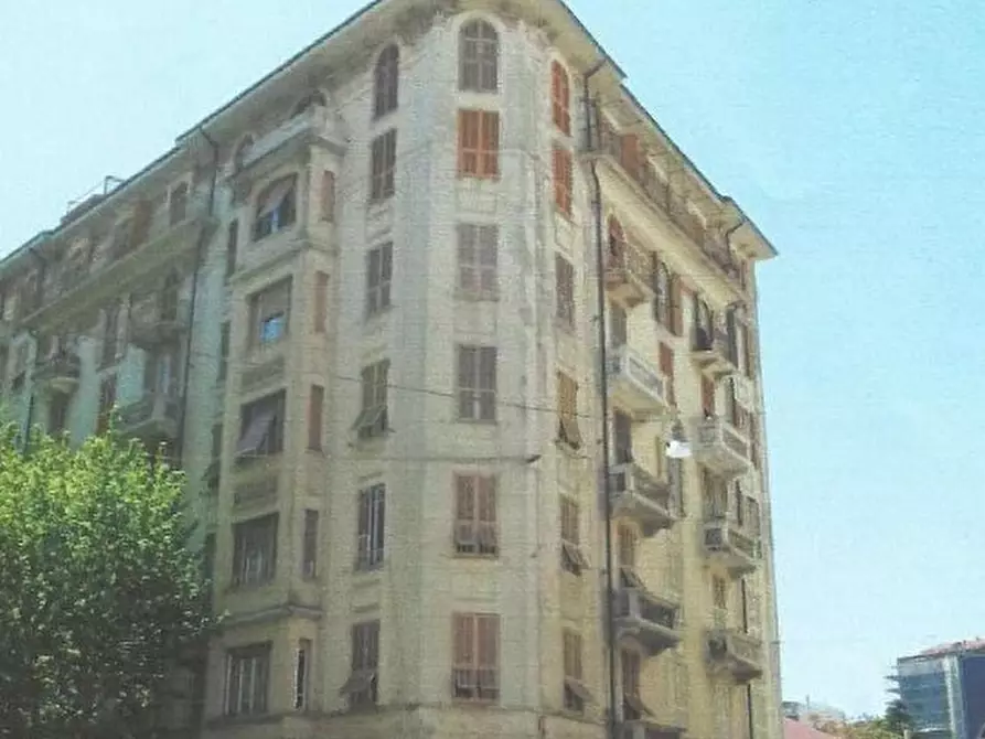 Immagine 1 di Pentalocale in vendita  in Via IV Novembre 5 a Savona