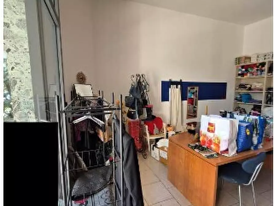 Immagine 4 di Locale commerciale in vendita  in Via dei Gazzi 51 a Loano