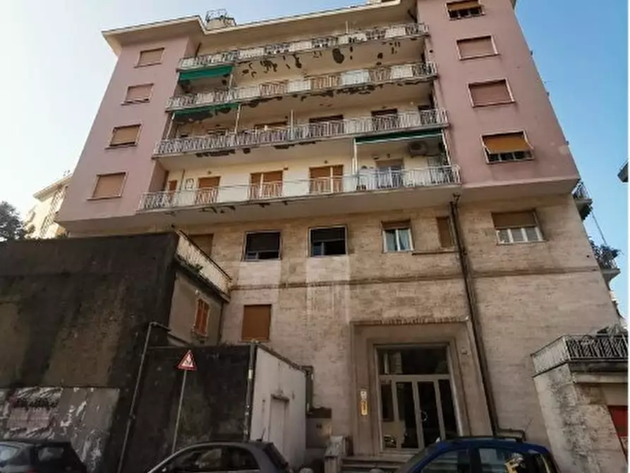 Immagine 1 di Pentalocale in vendita  in Via Giovanni Amendola 1A a Genova