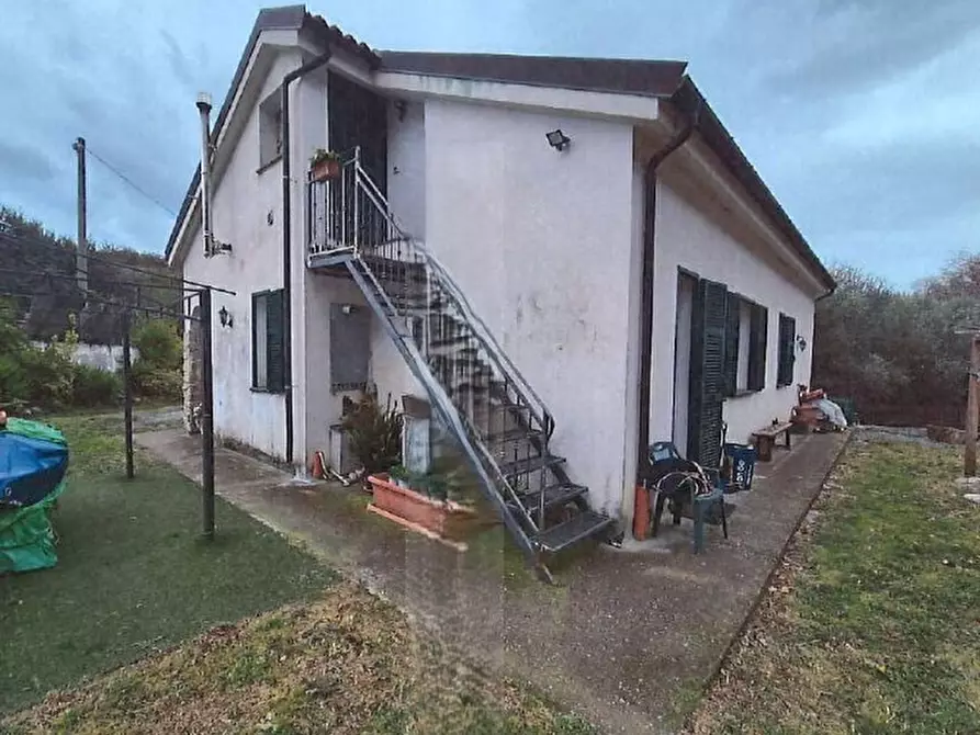 Immagine 1 di Casa bifamiliare in vendita  in Regione La Costa 1 a Albenga