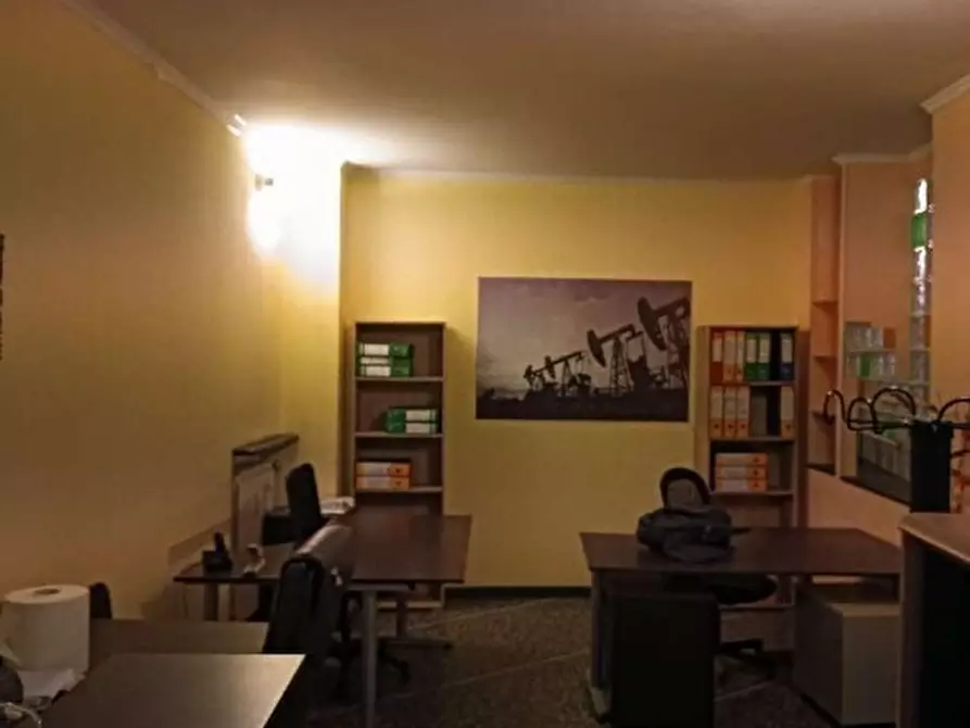 Immagine 3 di Locale commerciale in vendita  in Via Giacinto Macciò 9 a Busalla