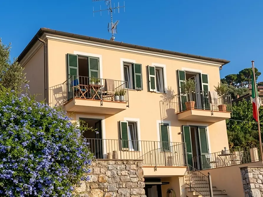Immagine 1 di Trilocale in vendita  in Via Diano San Pietro snc a Diano Castello