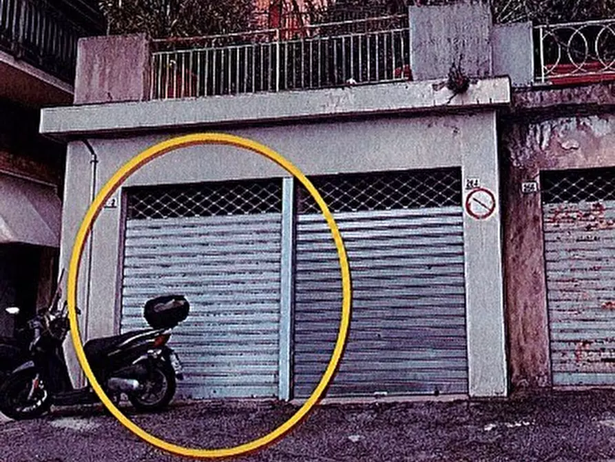 Immagine 1 di Garage in vendita  in Corso Europa 262 a Genova