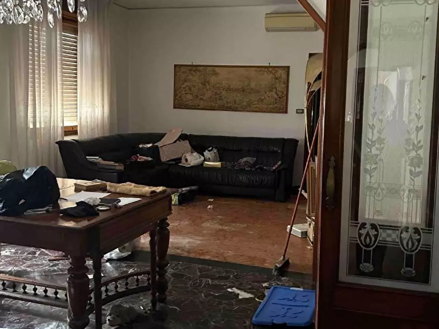 Immagine 5 di Pentalocale in vendita  in Via Laviosa 37 a Genova