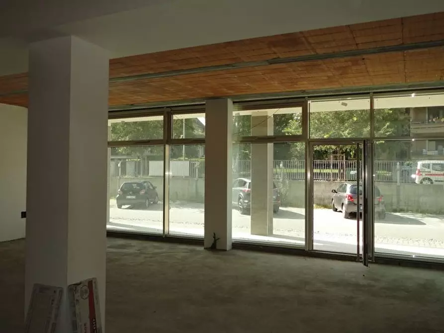 Immagine 3 di Locale commerciale in vendita  in Via Antonio Carle snc a Cuneo