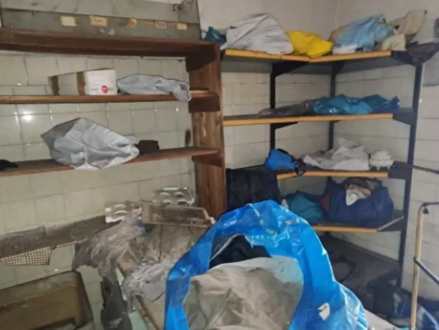 Immagine 7 di Locale commerciale in vendita  in Via Teglia 69R a Genova