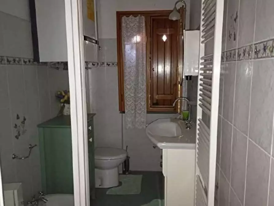 Immagine 8 di Quadrilocale in vendita  in Località Roncolongo 1 a Santo Stefano D'aveto