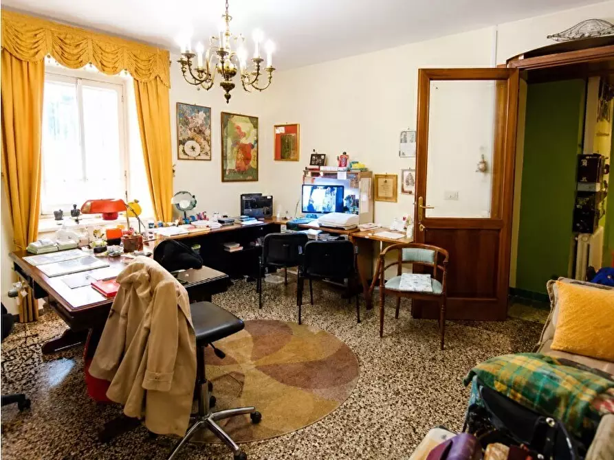Immagine 1 di Pentalocale in vendita  in Via Assarotti 26/1 a Genova