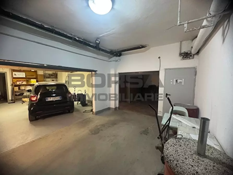 Immagine 45 di Appartamento in vendita  in Piazza Attias 48 a Livorno