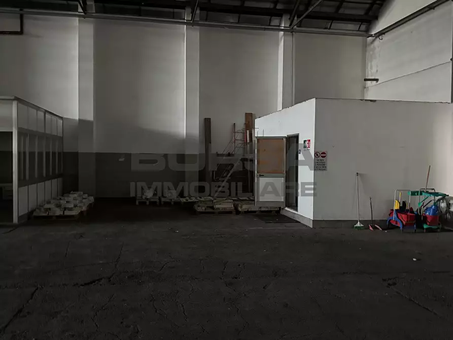 Immagine 3 di Magazzino in vendita  in Via Salvatore Orlando 10 a Livorno