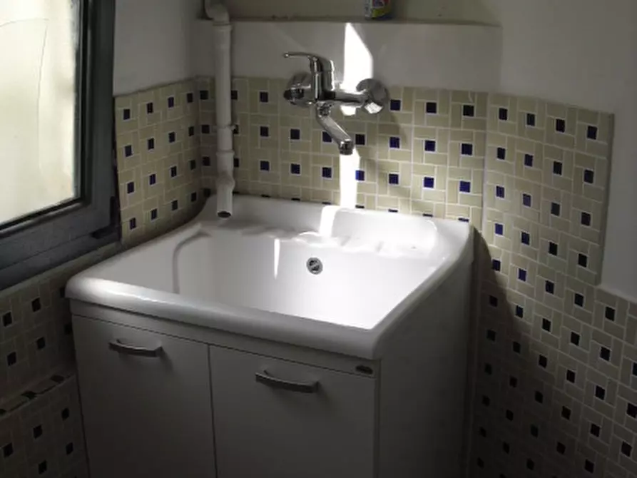 Immagine 10 di Ufficio in affitto  a Ragusa