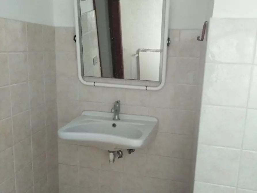 Immagine 8 di Ufficio in affitto  a Ragusa