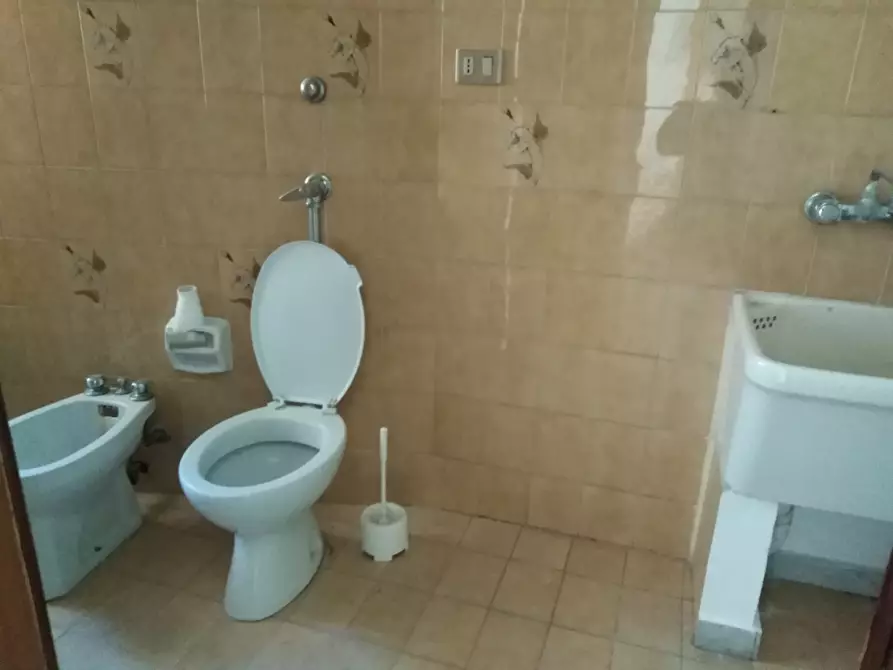 Immagine 14 di Ufficio in affitto  a Ragusa