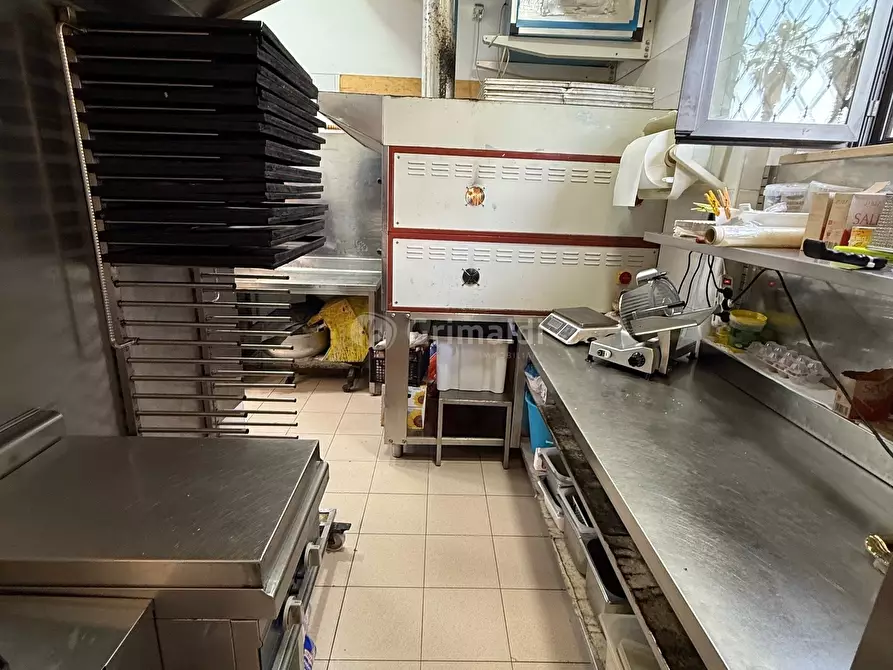 Immagine 8 di Locale commerciale in vendita  in Via Santa Maria 160 a Nettuno