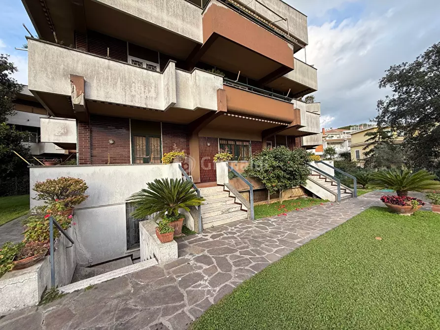 Immagine 32 di Quadrilocale in vendita  in Via Circeo 6 a Anzio