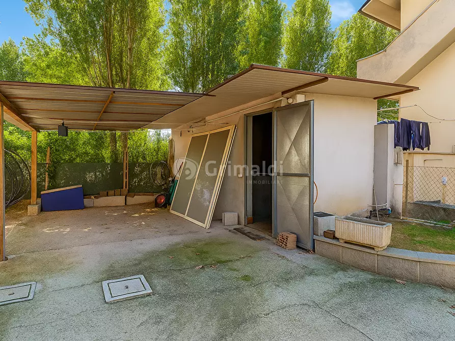 Immagine 23 di Villa in vendita  in Via Sperlonga 18 a Nettuno