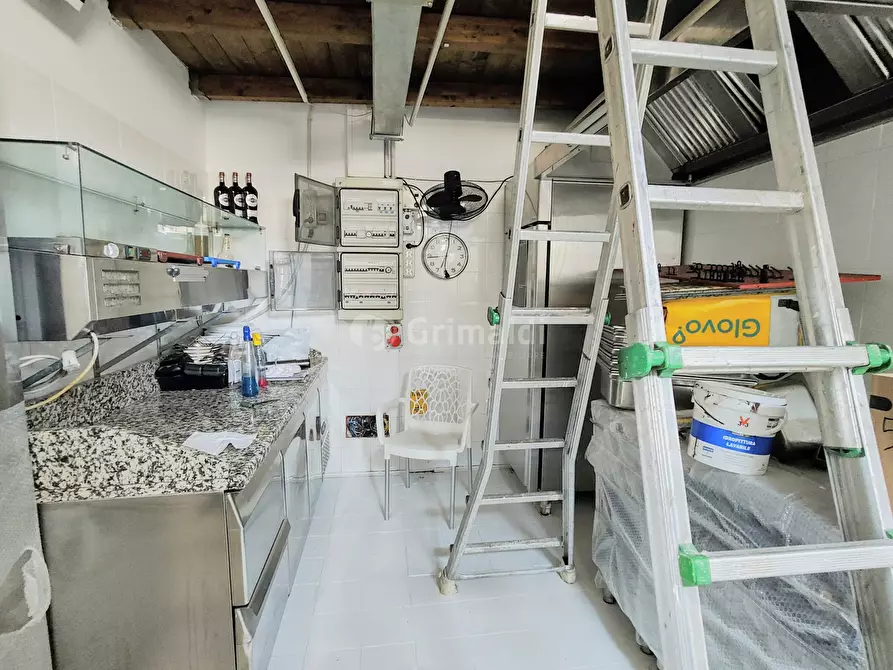 Immagine 21 di Attività commerciale in vendita  in Viale Giacomo Matteotti 117 a Nettuno