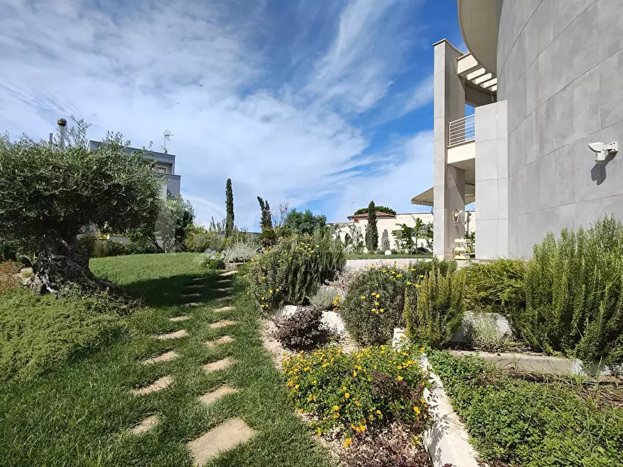 Immagine 64 di Villa in vendita  a Anzio