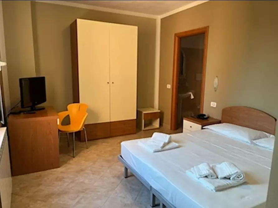 Immagine 7 di Albergo/B&B/Residence in vendita  in Via Giacomo Leopardi 10 a Carro