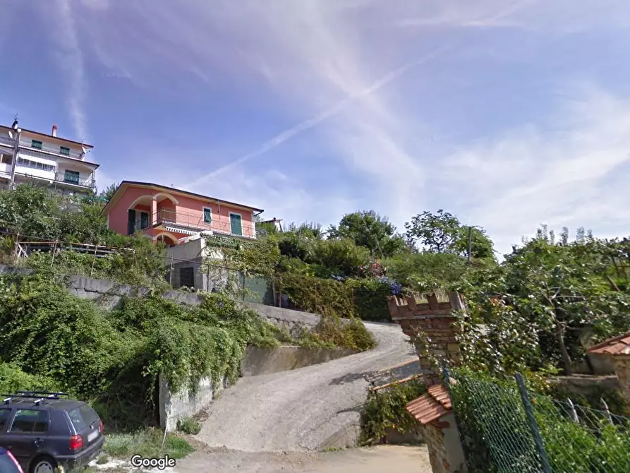 Immagine 1 di Villa in vendita  a Castiglione Chiavarese