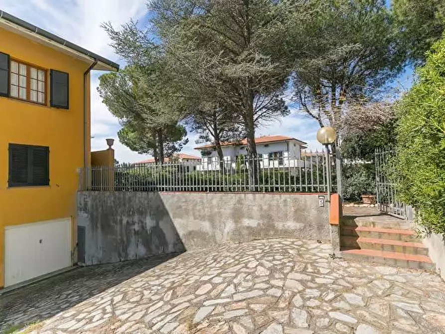 Immagine 39 di Trilocale in vendita  a Rosignano Marittimo