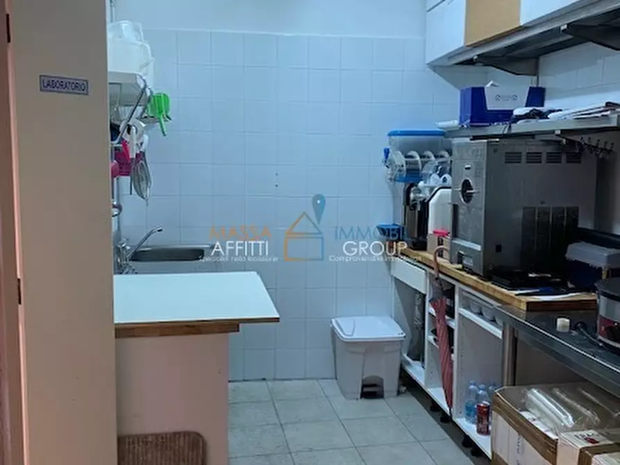 Immagine 5 di Locale commerciale in affitto  in Via Don Minzoni 1a a Carrara