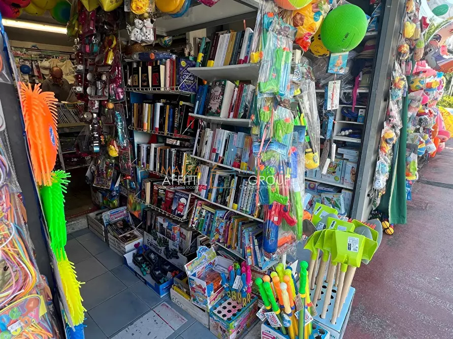 Immagine 2 di Edicola in vendita  a Forte Dei Marmi