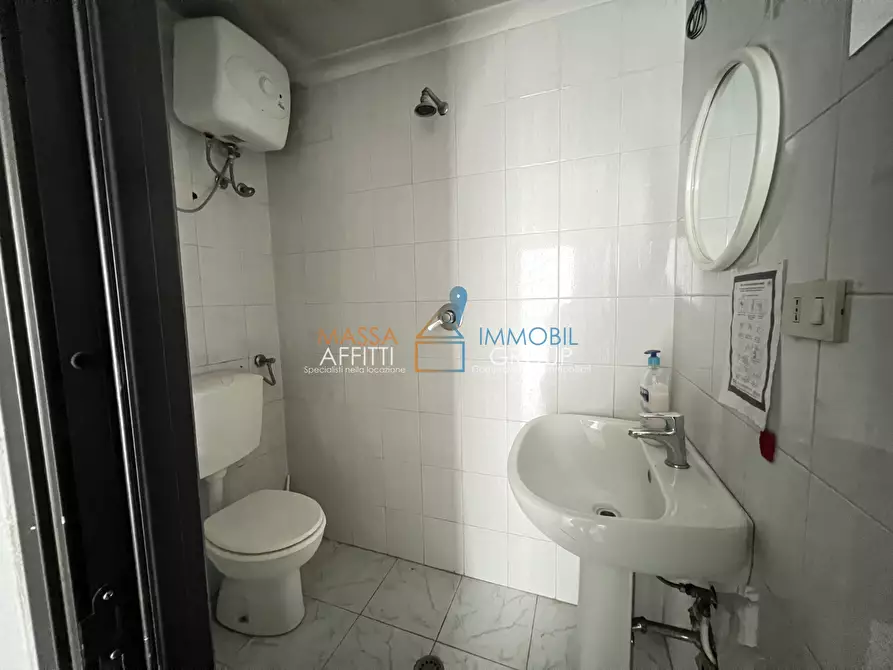 Immagine 18 di Locale commerciale in affitto  in Viale XX Settembre 199 a Carrara