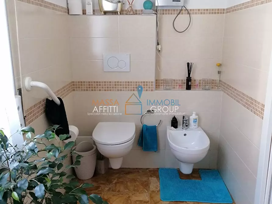 Immagine 11 di Porzione di casa in vendita  in Viale Monzoni 2TER a Carrara