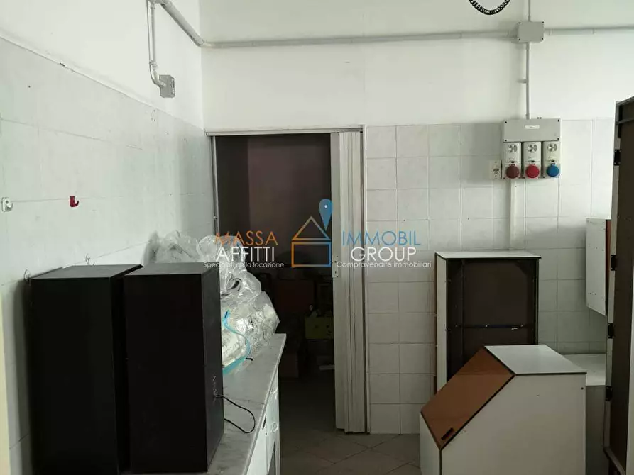 Immagine 11 di Locale commerciale in affitto  in Via Fonda 744 a Seravezza