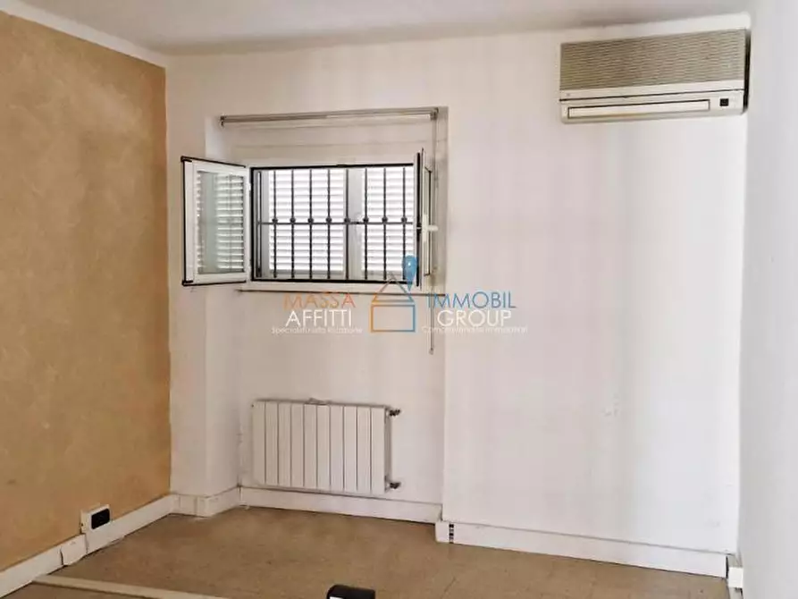 Immagine 4 di Trilocale in vendita  in Via Gioacchino Rossini 47 a Massa