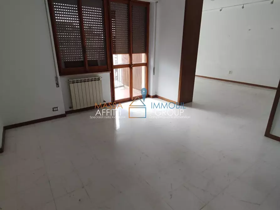 Immagine 4 di Pentalocale in vendita  in Via Democrazia 379 a Massa