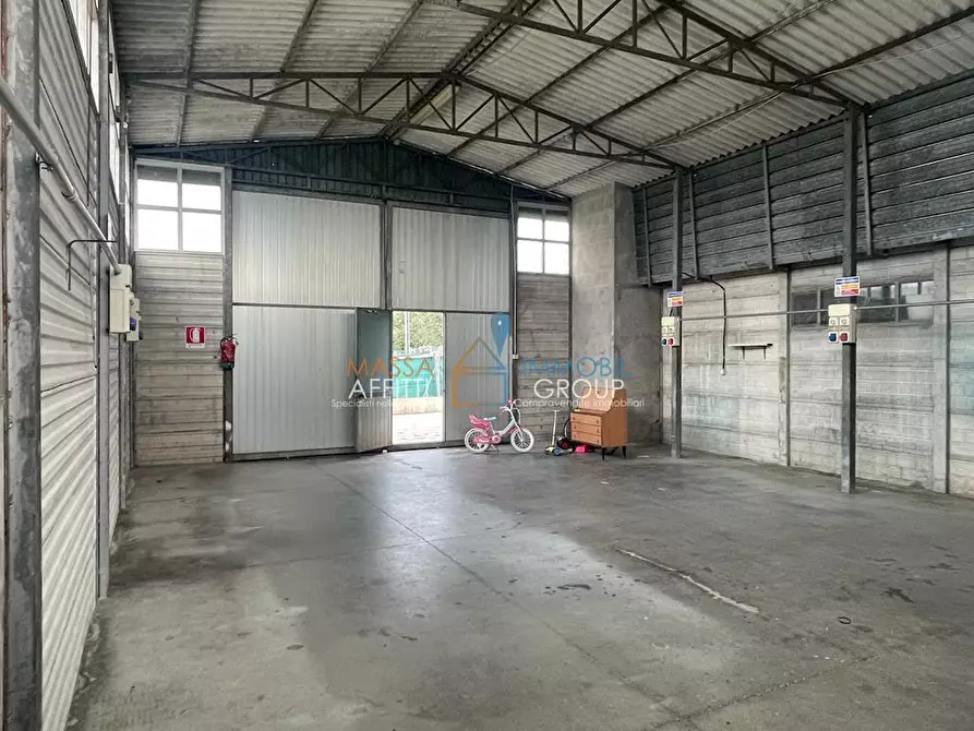 Immagine 5 di Attività artigianale in affitto  in Viale della Repubblica 35 a Massa