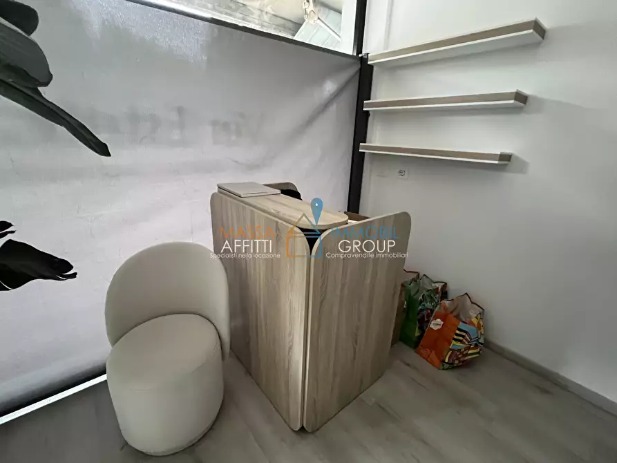 Immagine 6 di Locale commerciale in affitto  in Viale Roma 203 a Massa