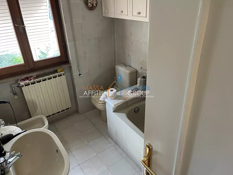Immagine 10 di Porzione di casa in vendita  in Via Foce 34 a Massa