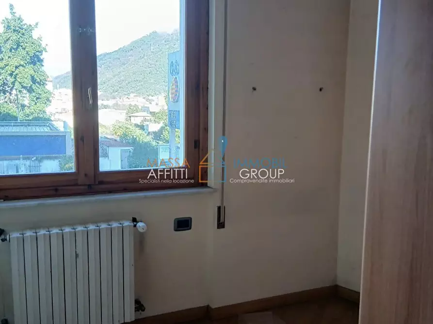 Immagine 13 di Quadrilocale in vendita  in Via XXVII Aprile 6 a Massa