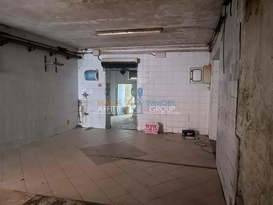 Immagine 18 di Locale commerciale in vendita  in Piazza Giordano Bruno 18 a Pietrasanta